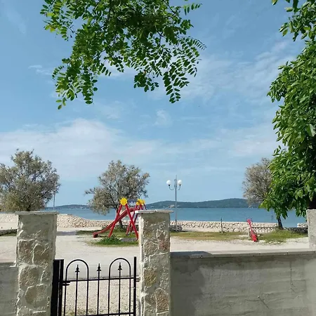 Διαμέρισμα Sunny Leonela By The Sea *