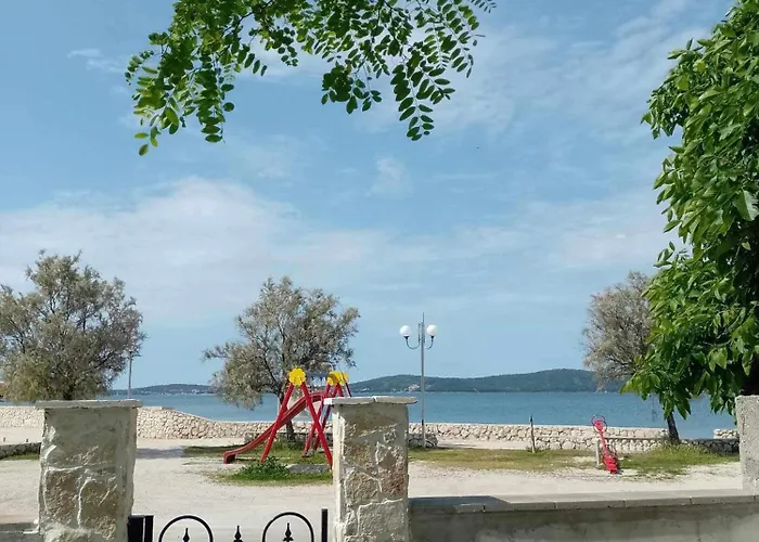 Apartment Sunny Leonela By The Sea *